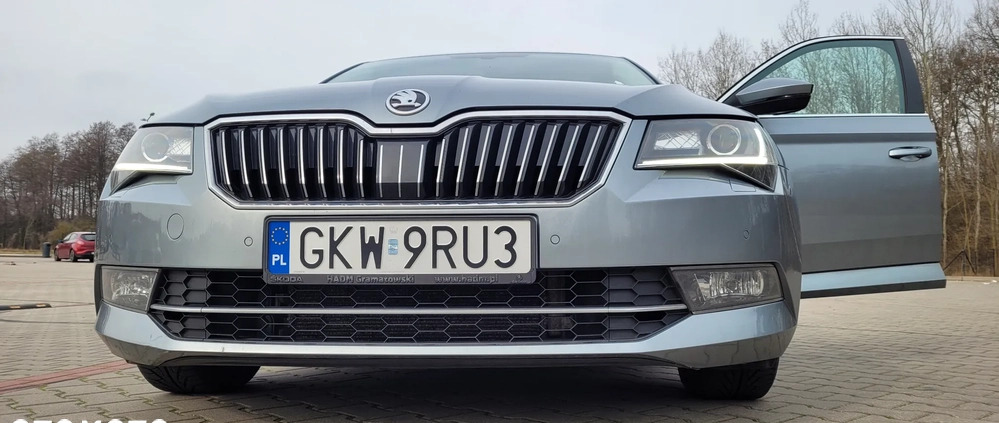 Skoda Superb cena 68500 przebieg: 273071, rok produkcji 2017 z Kwidzyn małe 407